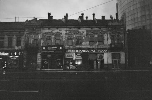 Základová fotografie zdarma na téma budovy, černobílý, fasáda
