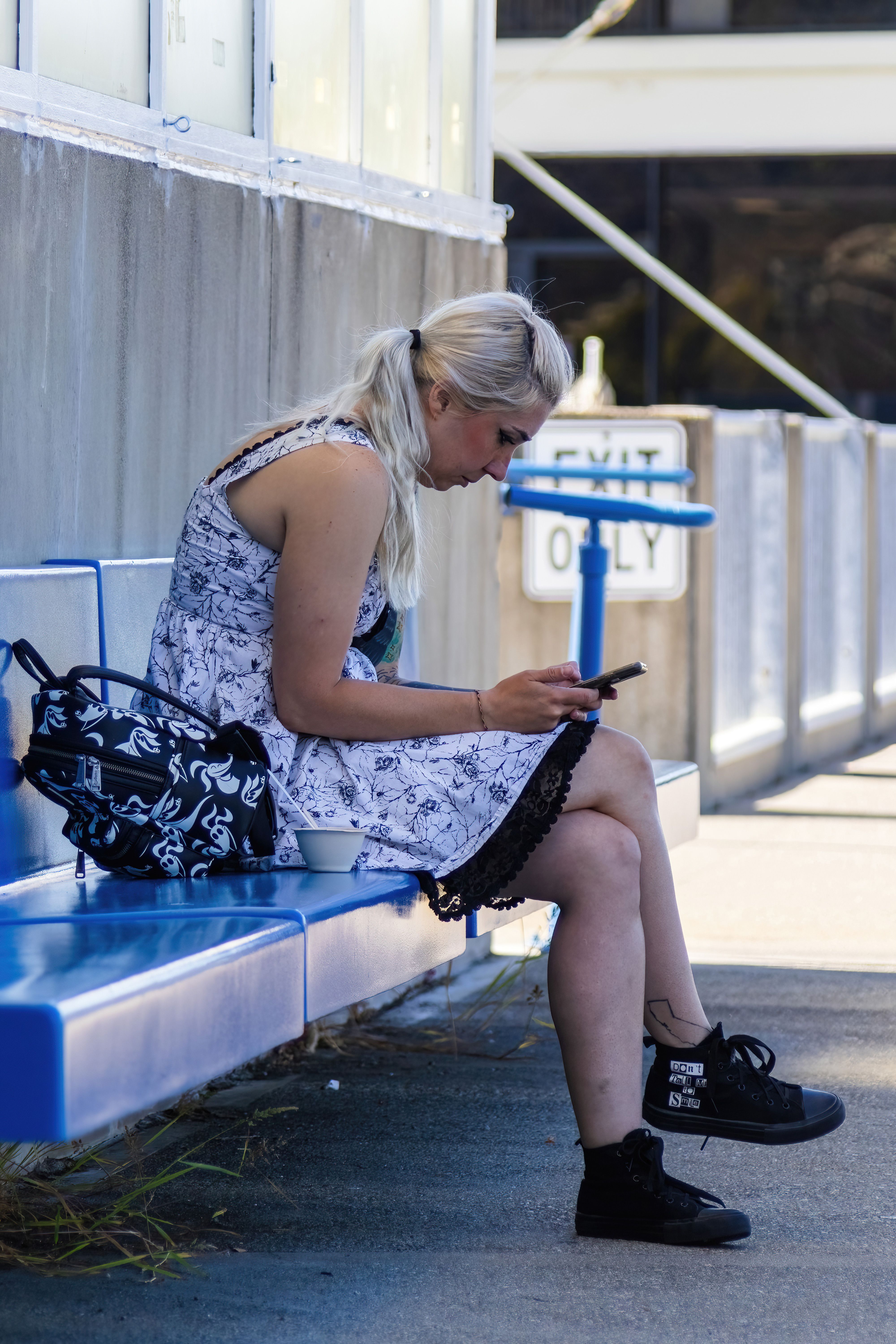 Online dating: starting a conversation on a niche platform