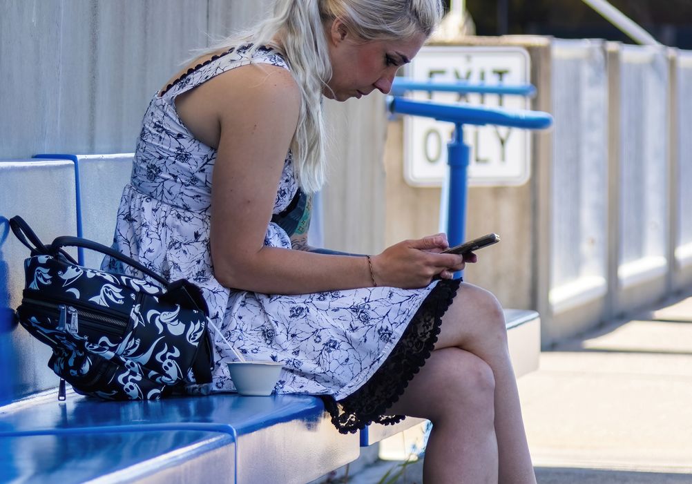Online dating: starting a conversation on a niche platform