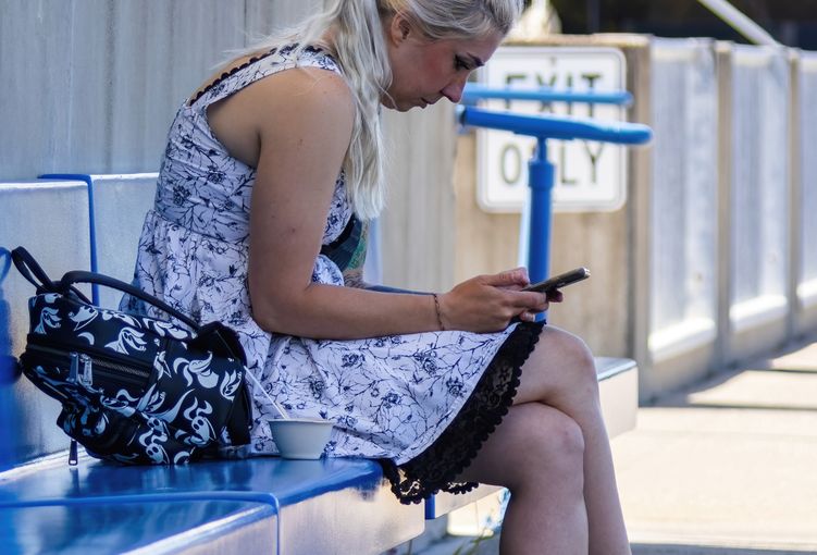 Online dating: starting a conversation on a niche platform
