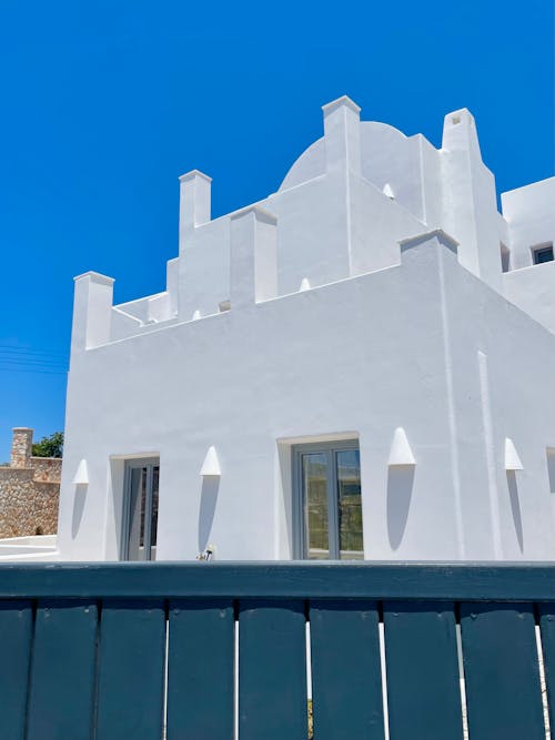 Foto profissional grátis de arquitetura, casa branca