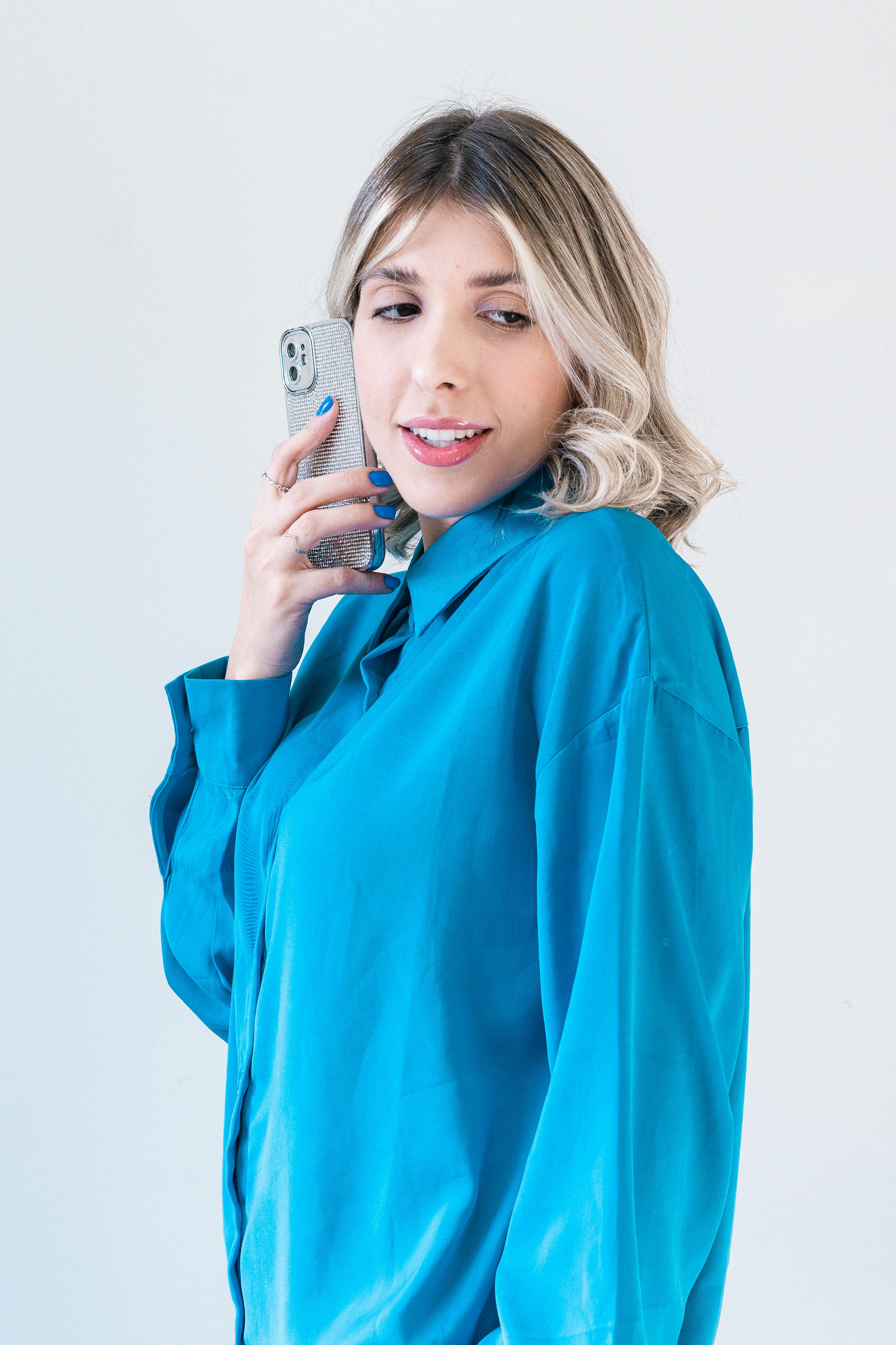 Ilmainen Muotokuva Naisesta Matkapuhelimella Kuvapankkikuva