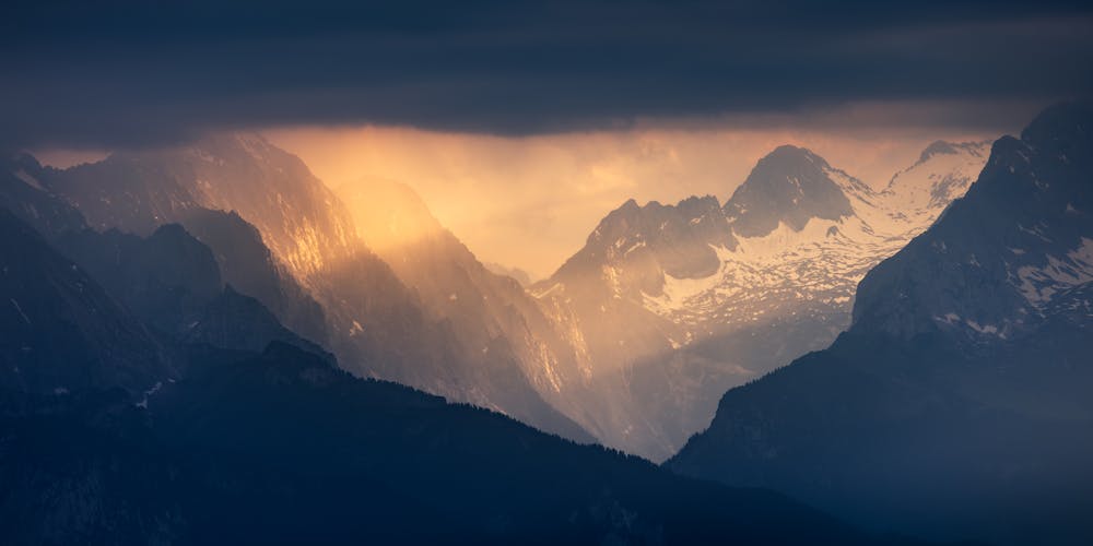 Hitclub - Nơi Gặp Gỡ Những Tâm Hồn Yêu Thích Âm Nhạc và Giải Trí