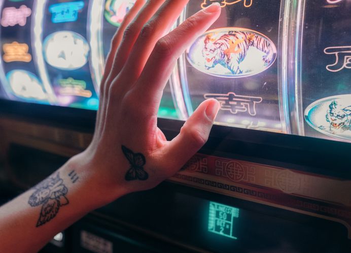 Online Casino: Spielautomaten und Live-Spiele im Überblick