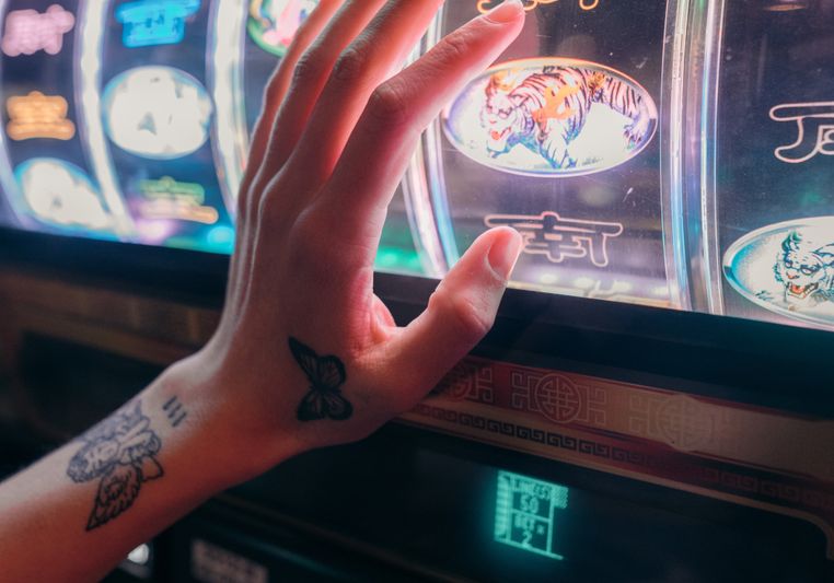 Online Casino: Spielautomaten und Live-Spiele im Überblick
