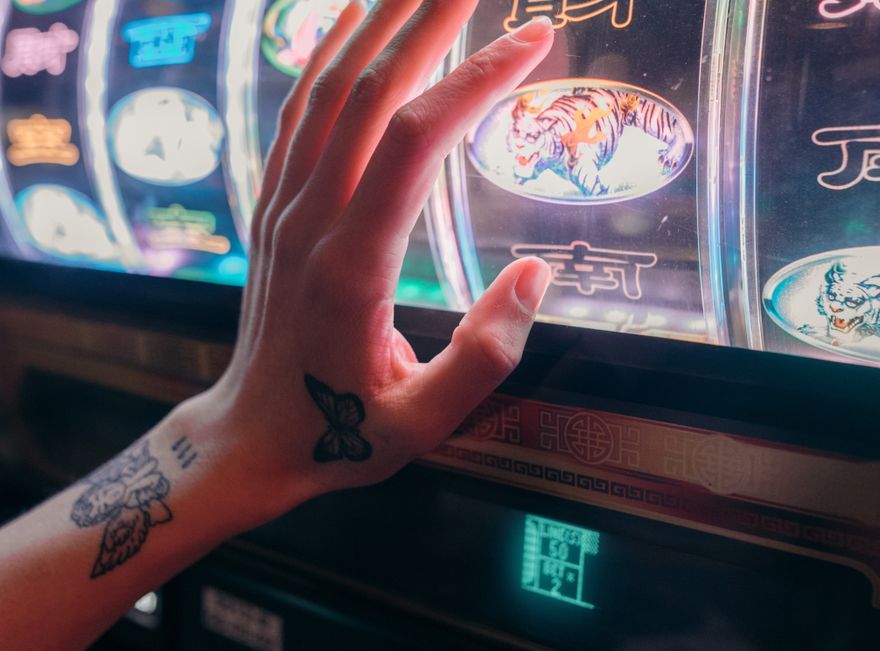 Online Casino: Spielautomaten und Live-Spiele im Überblick
