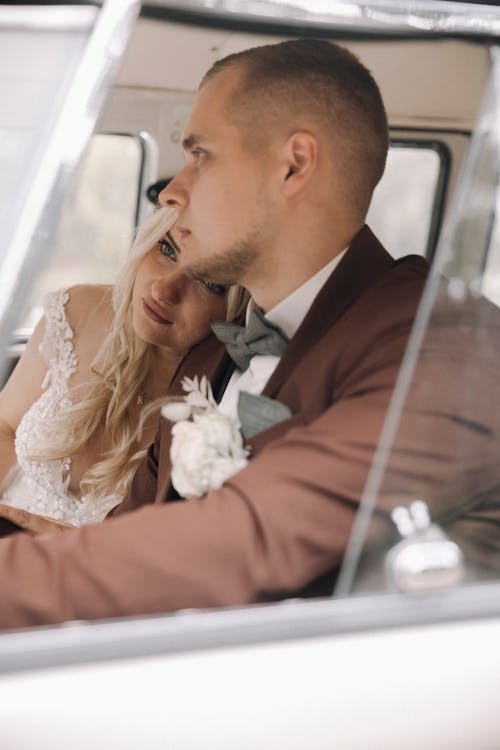 Foto profissional grátis de automóvel, cabelo curto, fotografia de casamento