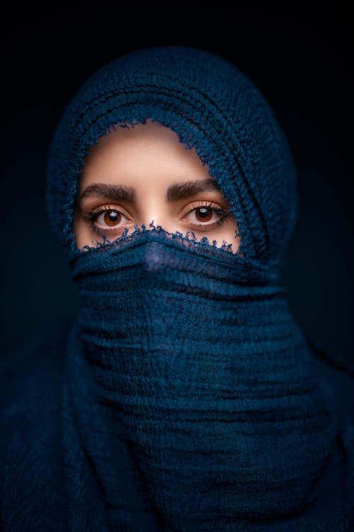 Fotobanka s bezplatnými fotkami na tému čierne pozadie, hidžáb, model