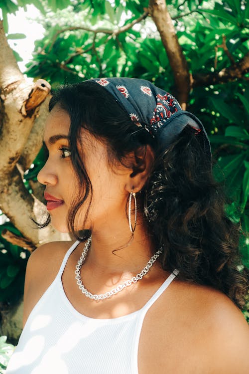 Young Brunette Woman Wearing Silver Chain Link Necklace and Hoop Earrings