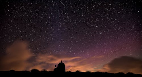 dağ, gece, kayan yıldız içeren Ücretsiz stok fotoğraf