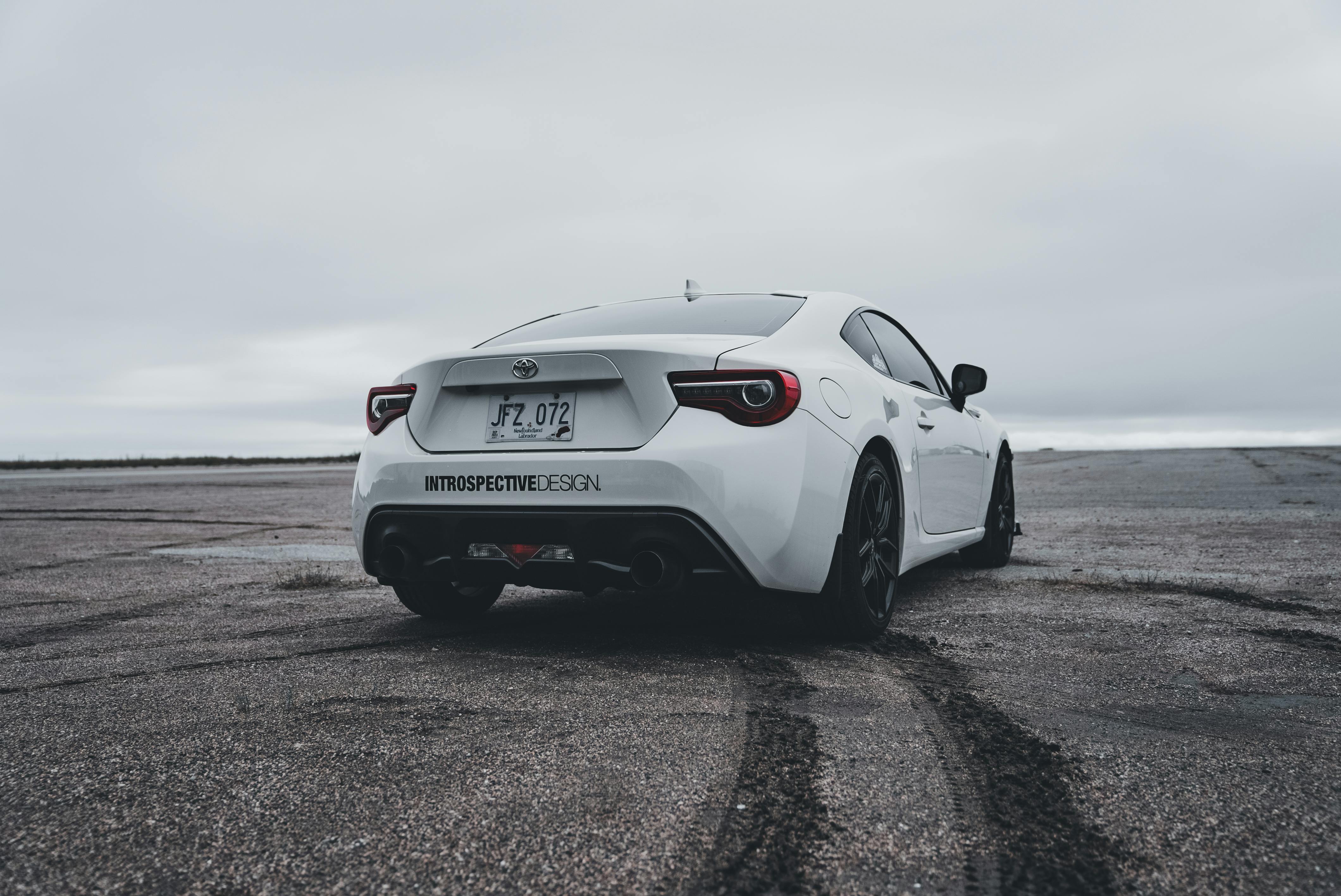 Toyota recalls over 55,000 hybrid vehicles over inverter bolt concern — Photo by Erik Mclean on Pexels