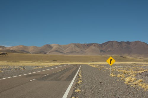 Free An Empty Asphalt Road in the Desert  Stock Photo