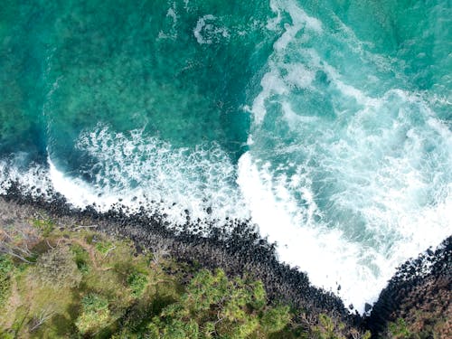 Ilmainen kuvapankkikuva tunnisteilla aallot, droonikuva, merenranta