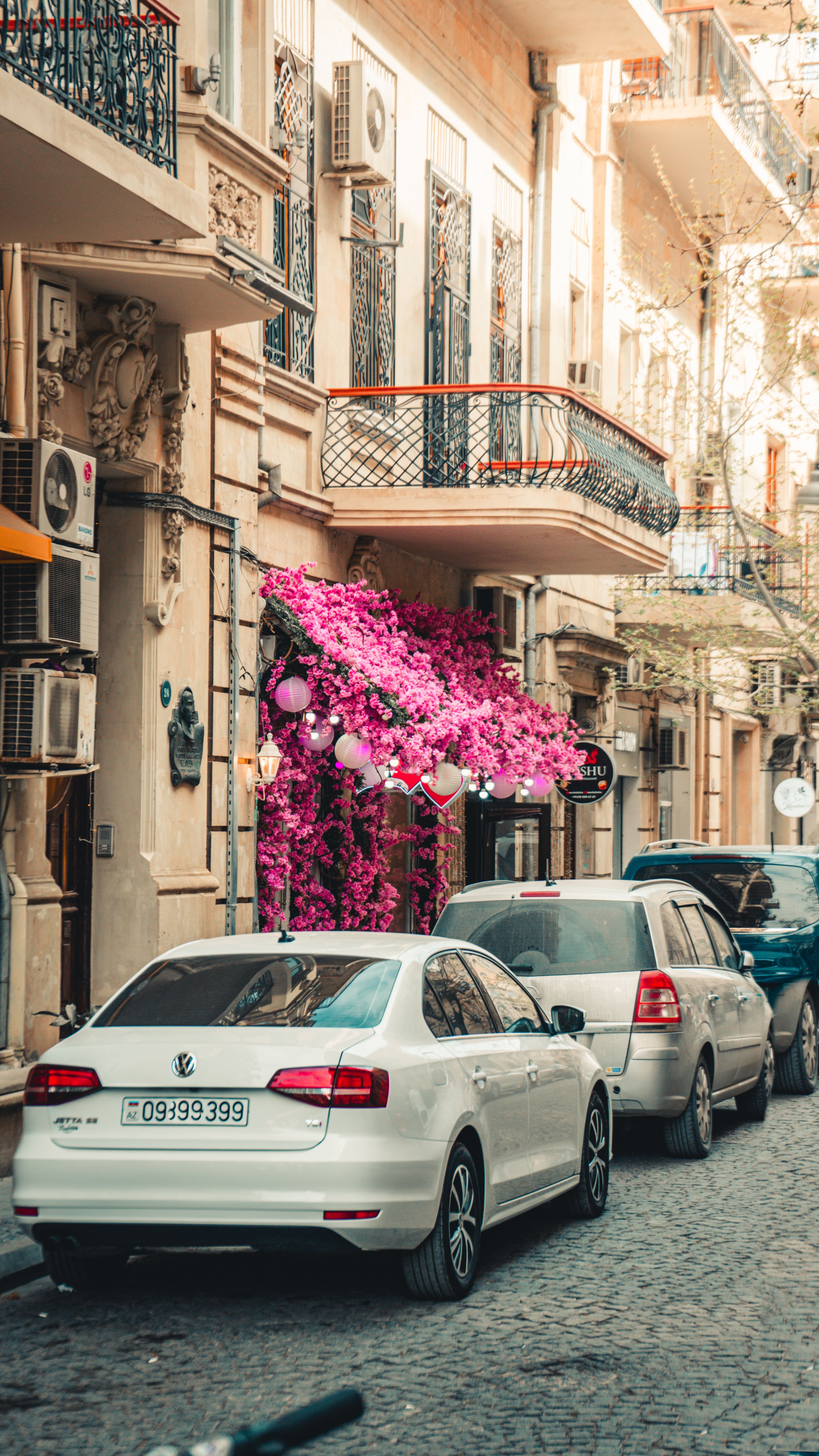 Cars Parked in a City · Free Stock Photo