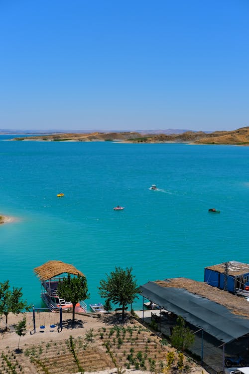 Foto profissional grátis de barcos, cênico, estância