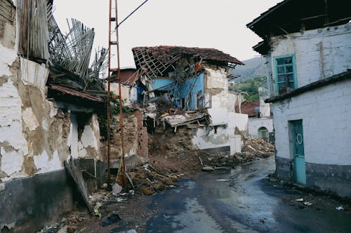 Foto profissional grátis de arrasado, calamidade, casas