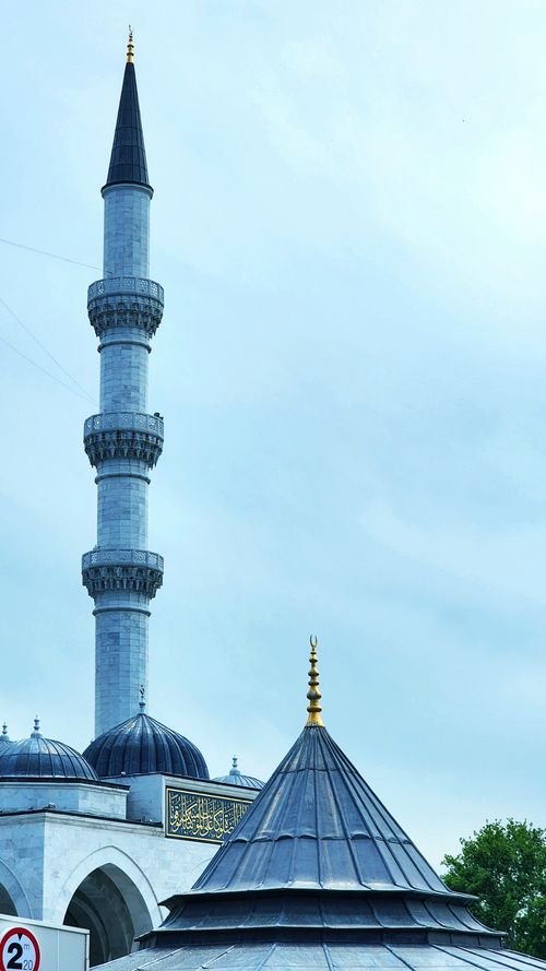 Free Striking vertical view of a mosque's minaret and dome in Istanbul, with a clear sky backdrop. Stock Photo