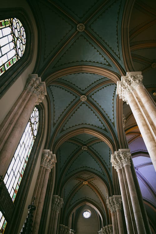Foto profissional grátis de arquitetura gótica, capela, colunas