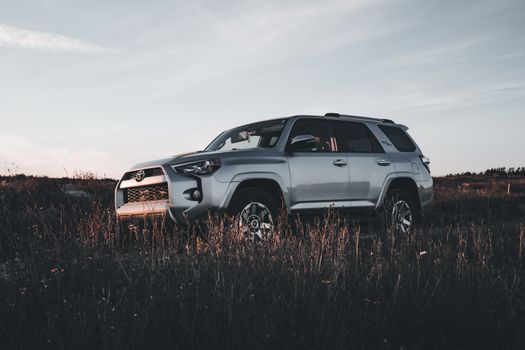 Plano de Manutenção Toyota 4Runner (5ª Geração, 1GR-FE V6) — photo by Erik Mclean