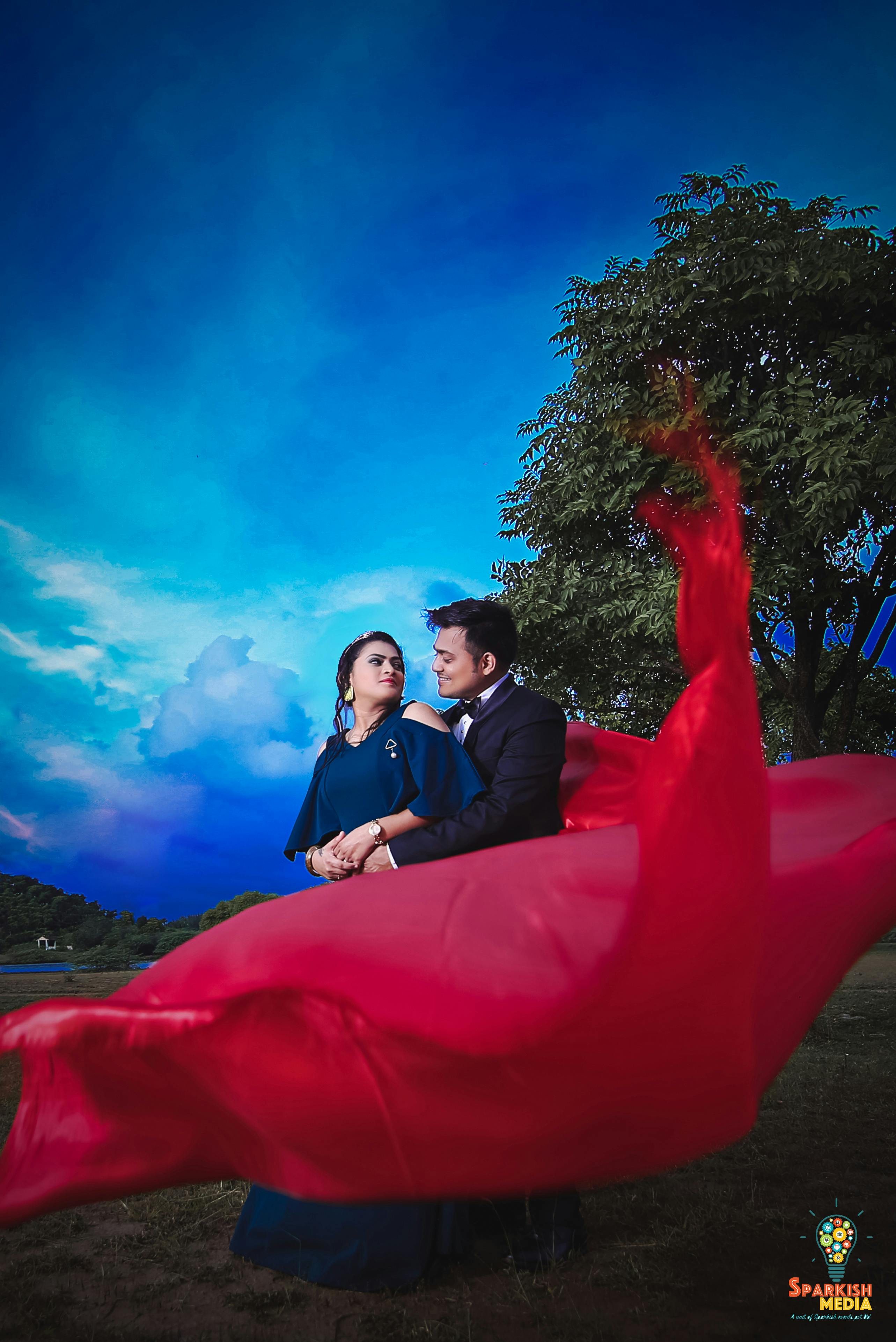 Dressfashionhub: Latest pre wedding photo pose idea on pinterest | Pre  wedding photoshoot outfit, Wedding couple pictures, Wedding couple poses