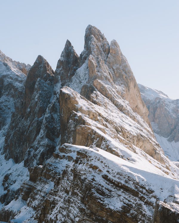 白雪皚皚的山