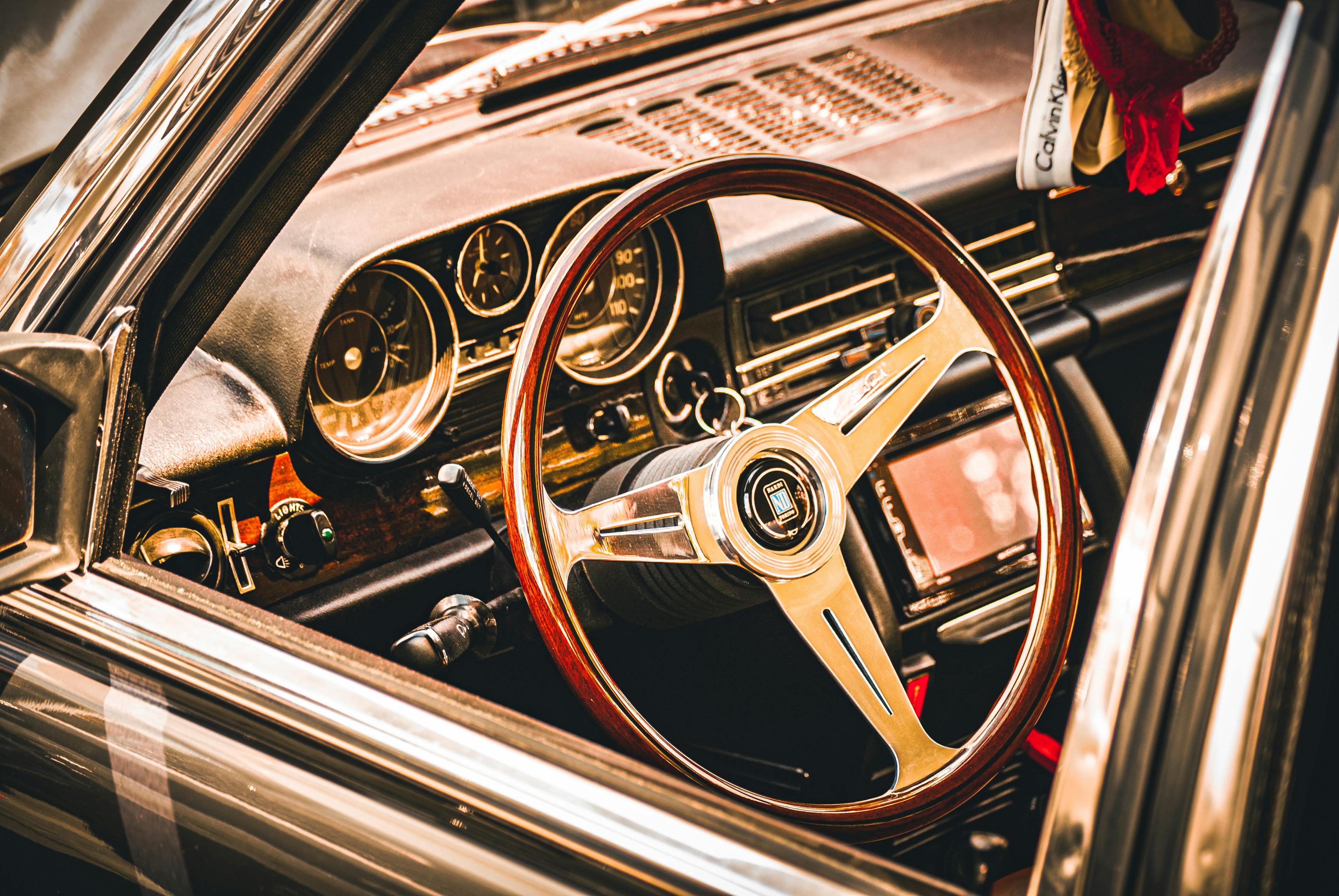 Steering Wheel in Vintage Car · Free Stock Photo, image size:3872x2592