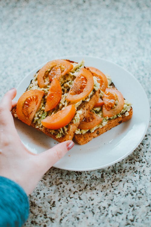 Panino Sul Piatto In Ceramica Bianca