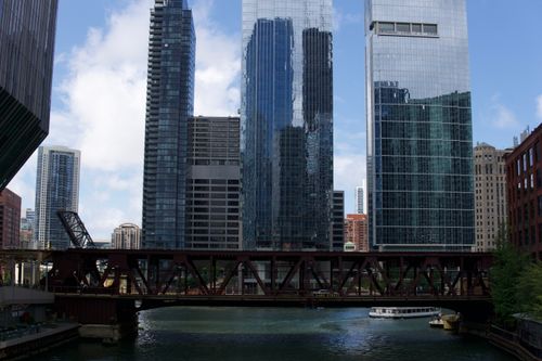 Free Stunning view of the Chicago River, bridges, and modern skyscrapers under a clear sky. Stock Photo