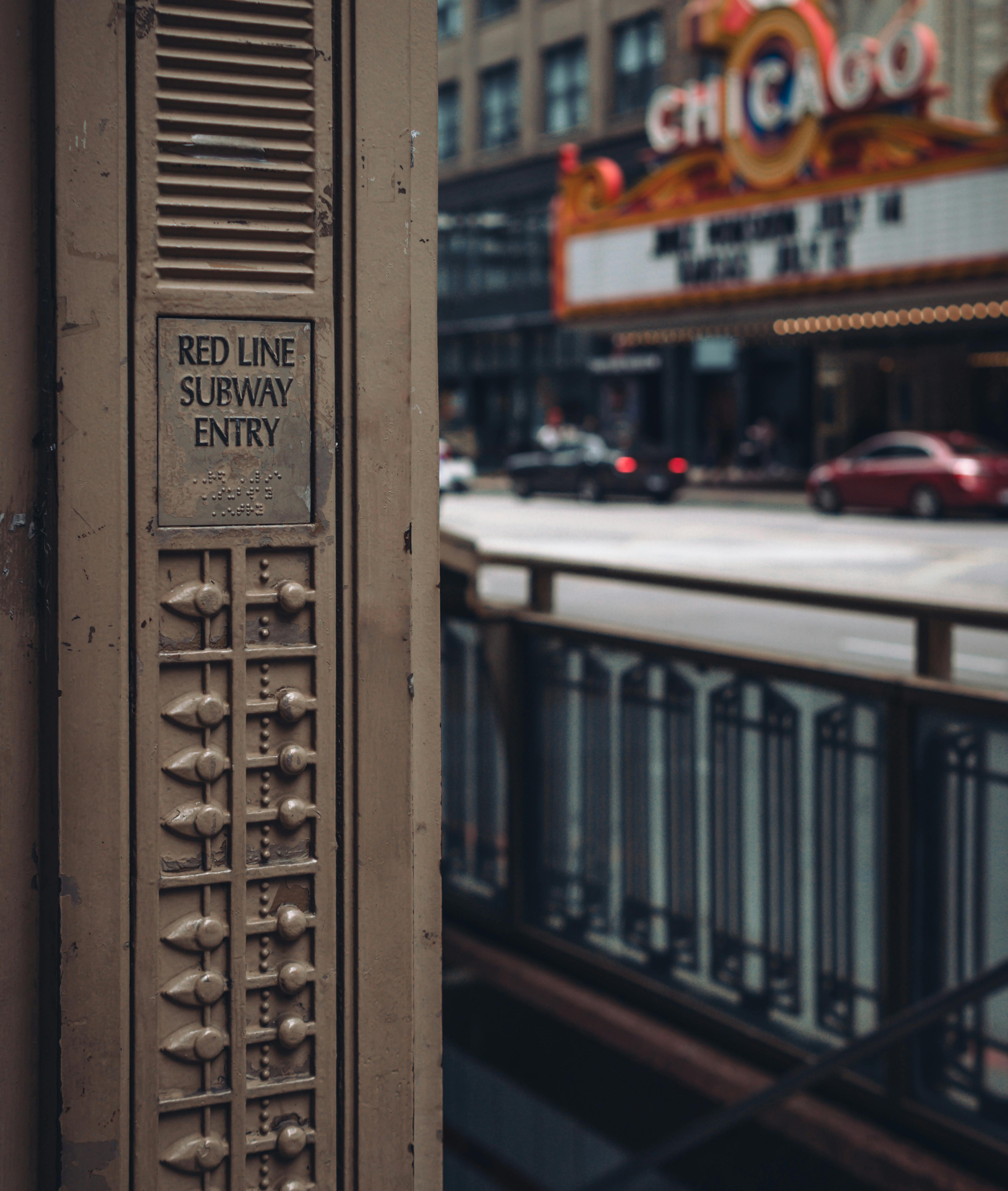 entrance to chicago subway