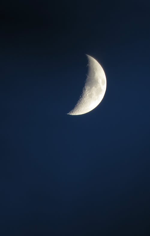 Immagine gratuita di astronomia, cielo notturno, luna crescente