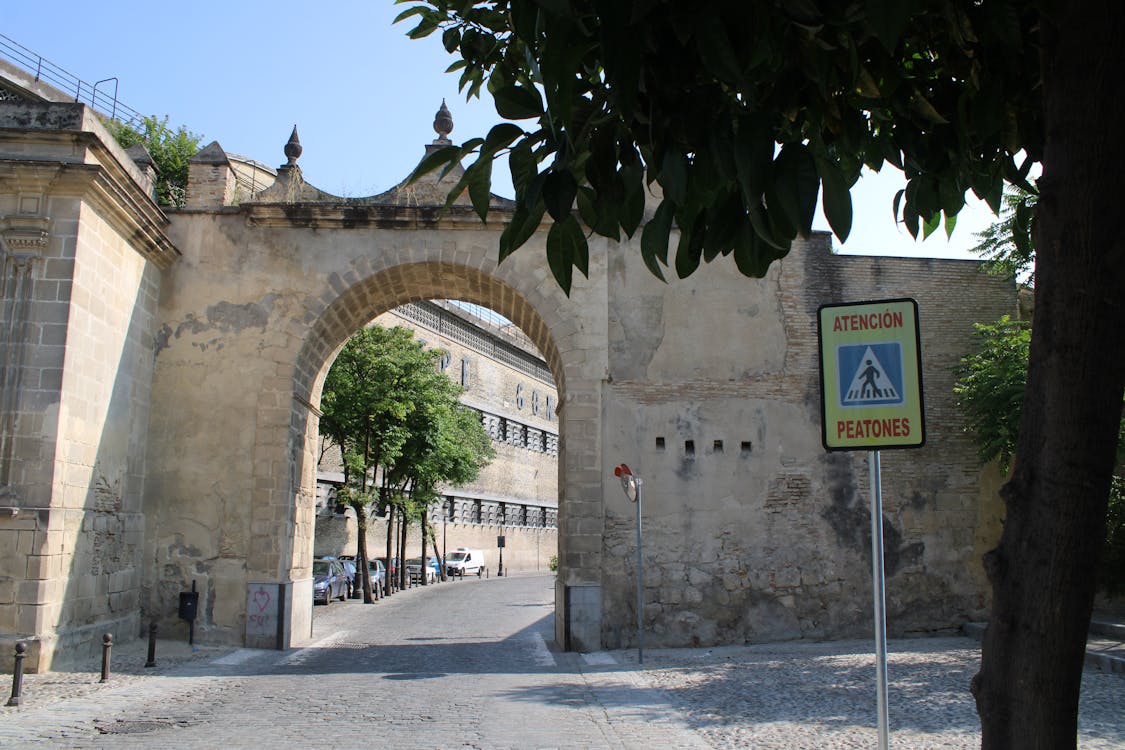 arco de la muralla del arroyo