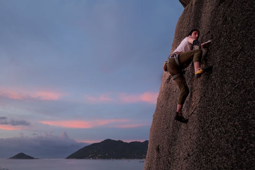 Foto d'estoc gratuïta de alpinista, aventura, coratge