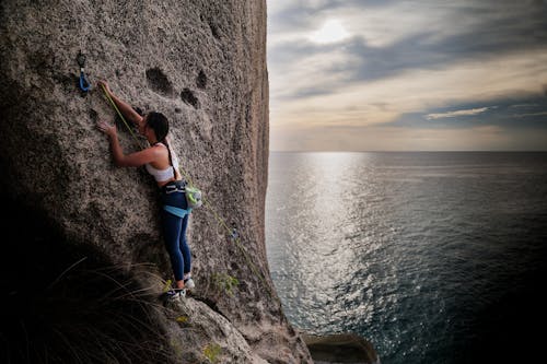 Foto d'estoc gratuïta de alpinista, desafiament, dona