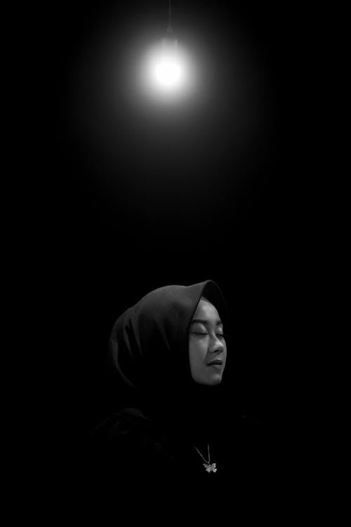 Fotobanka s bezplatnými fotkami na tému čierne pozadie, čierny a biely, hidžáb