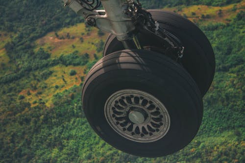 Foto d'estoc gratuïta de avió, fons de naturalesa, roda gran