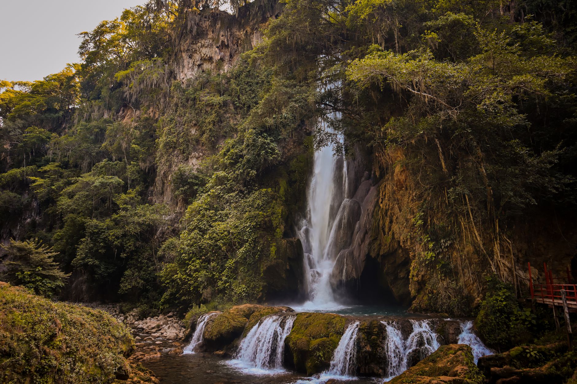 Breathtaking view of Cascada El Aguacate waterfall surrounded by lush forest in San Luis Potosí, México.