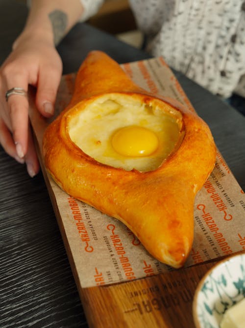 Ilmainen kuvapankkikuva tunnisteilla kädet ihmisen kädet, käsi, khachapuri