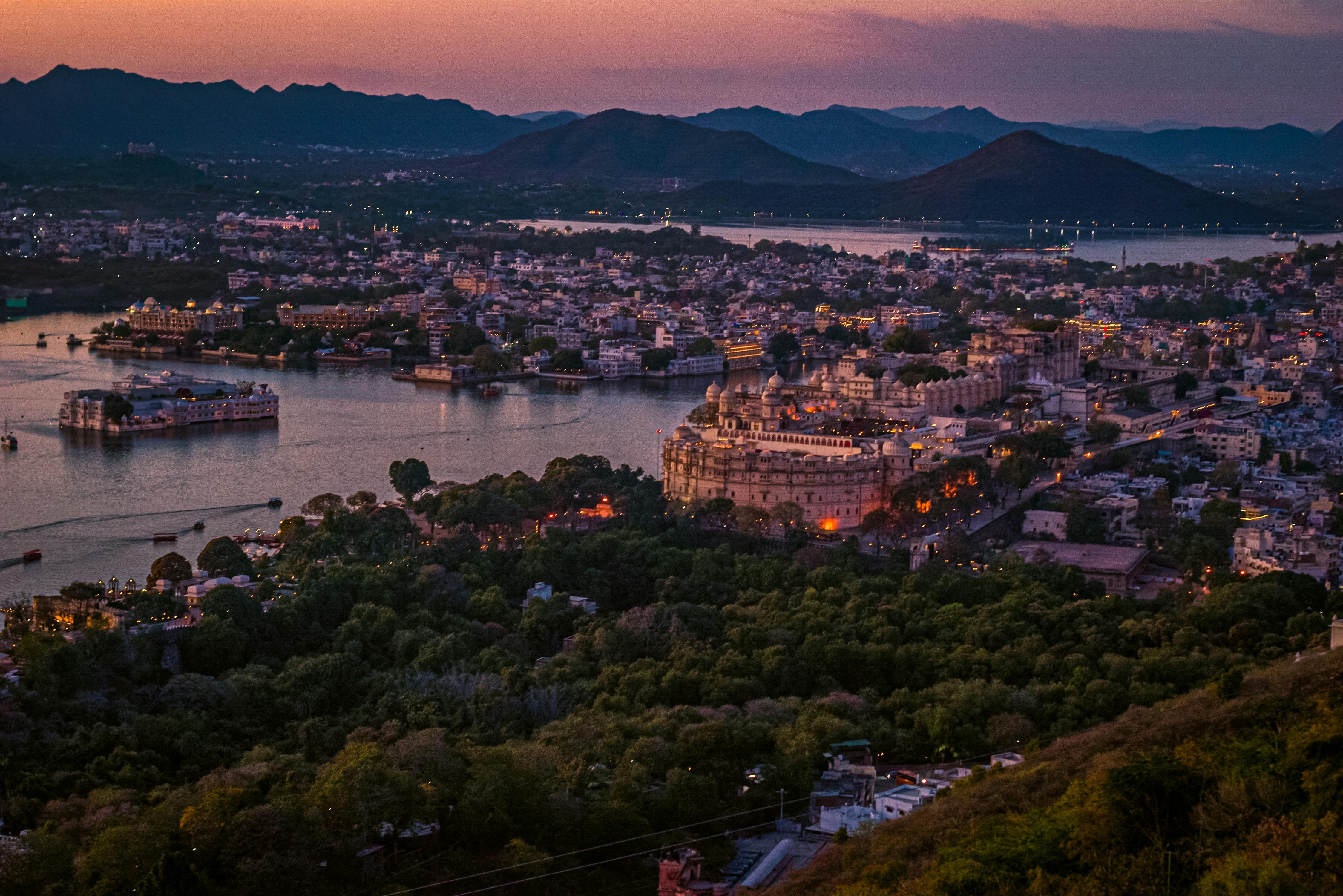 Sunset from Gangaur Ghat - Udaipur | Looking across the lake… | Flickr