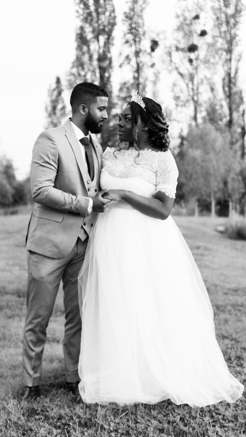 Free Elegant black and white portrait of a bride and groom embracing outdoors. Stock Photo
