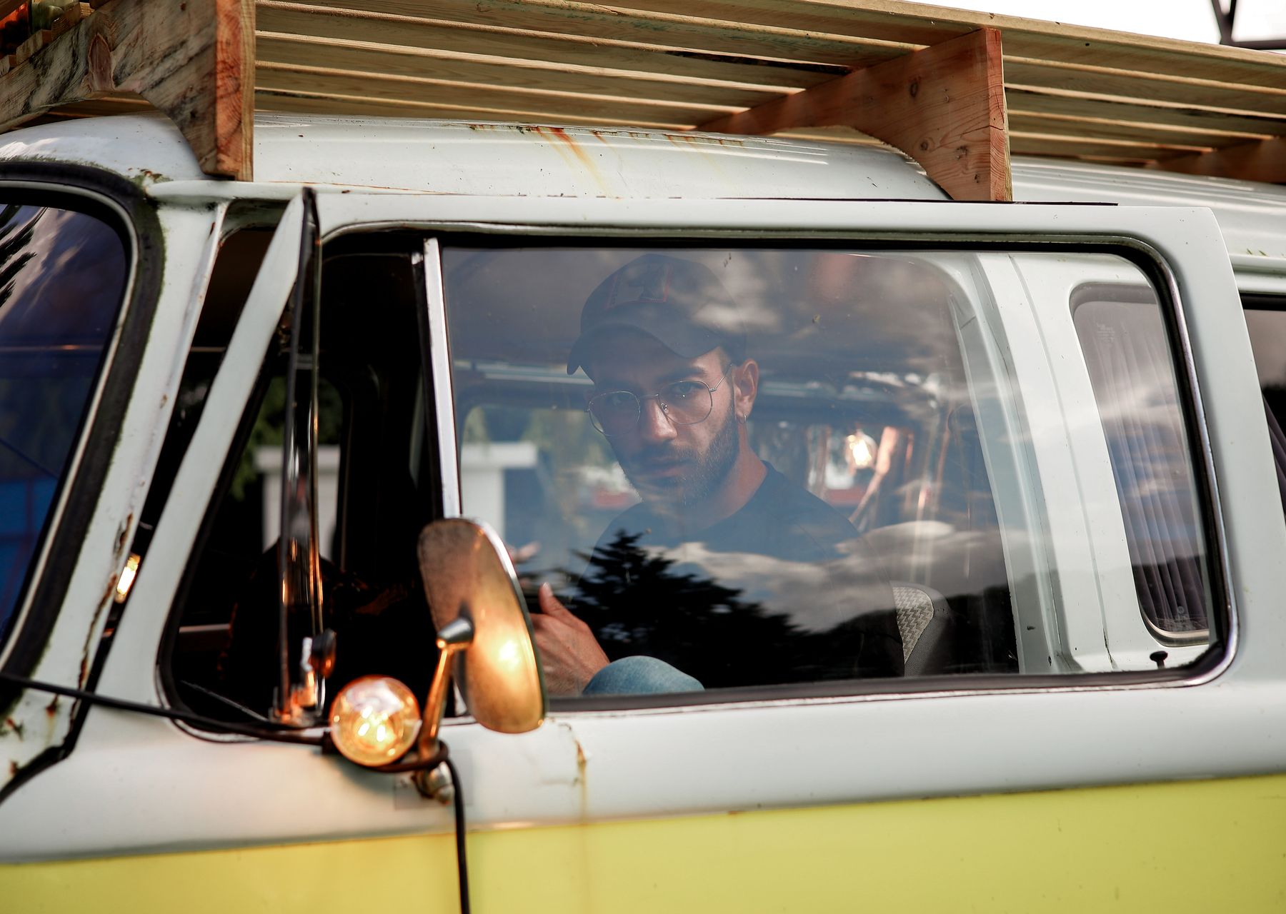 Man and van in Bodedern — crew wrapping and loading on moving day