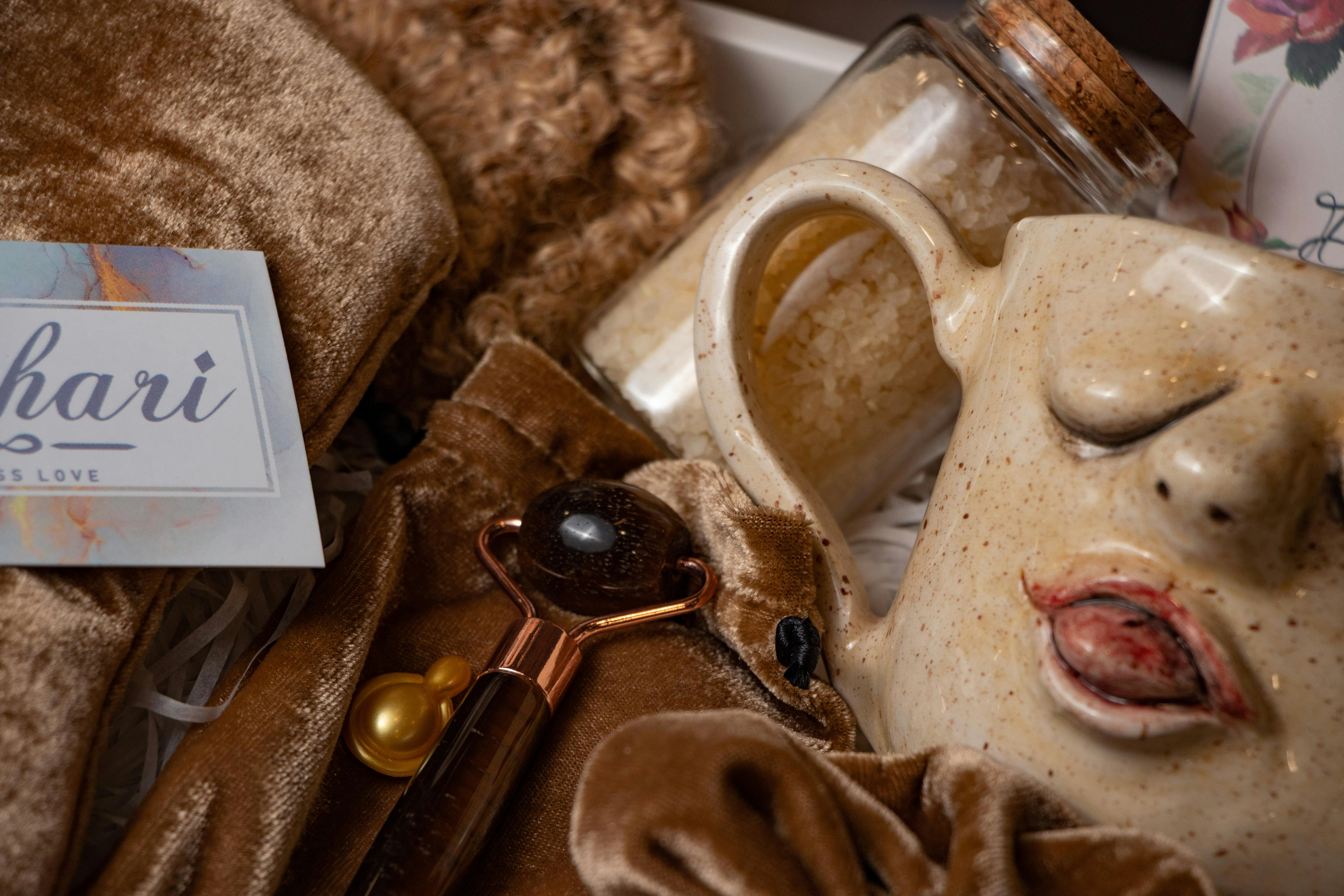 Luxury spa gift set featuring a unique ceramic mug, bath salts, and face roller for a relaxing experience.