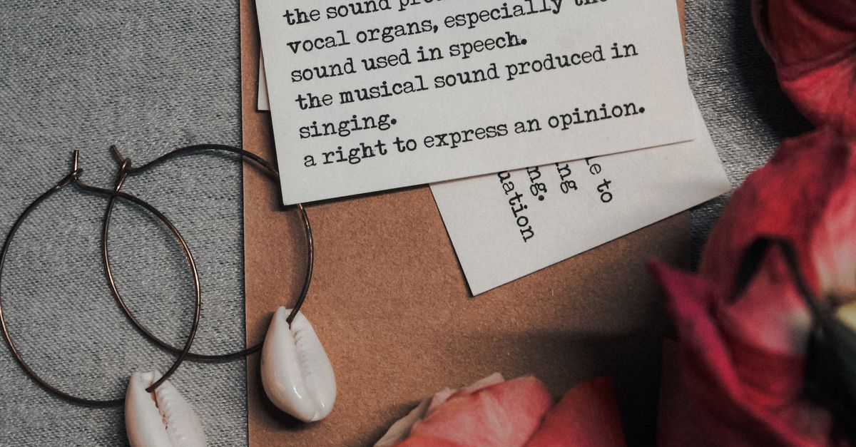 Notes Earrings Flower, Earrings and Paper Notes · Free Stock Photo
