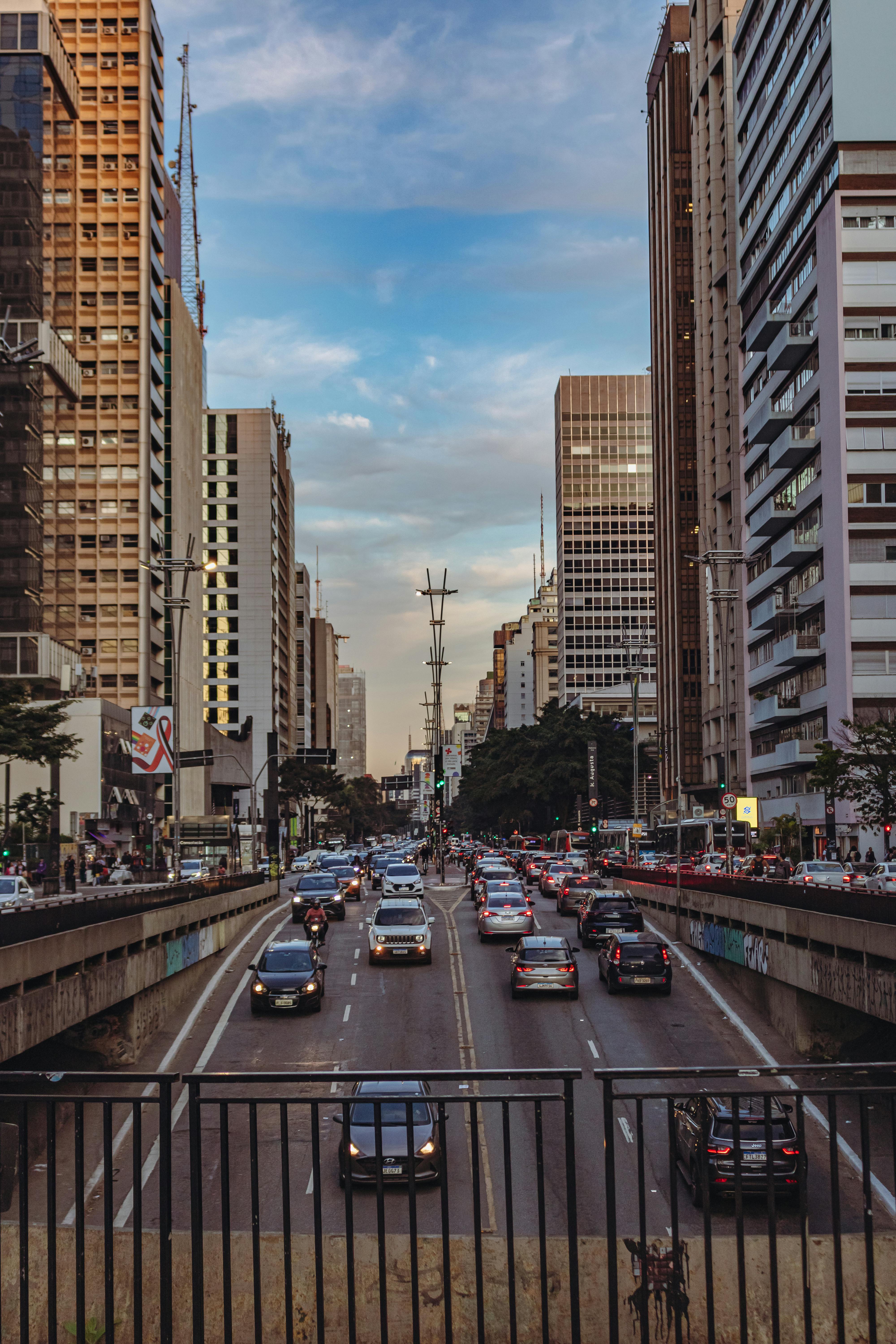 City Of Sao Paulo, Brasil. Avenue And Traffic In Sao Paulo. Foto