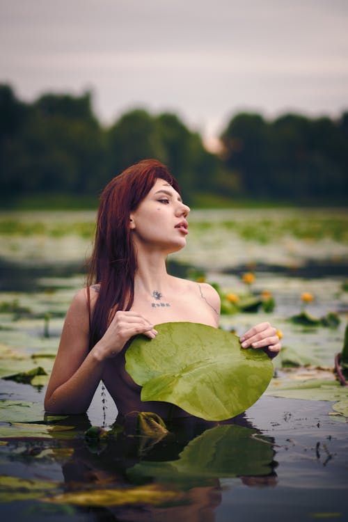 Bathing with water lilies