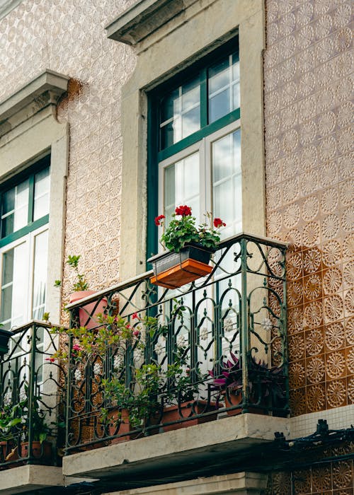 Gratis lagerfoto af altaner, balkon, beboelsesejendom