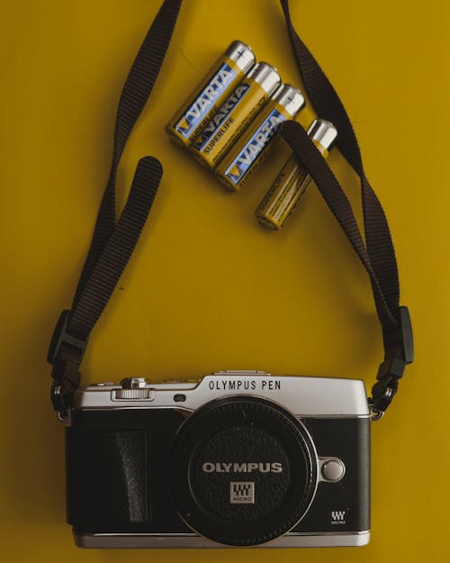 Darmowe zdjęcie z galerii z analogowy, aparat, baterie