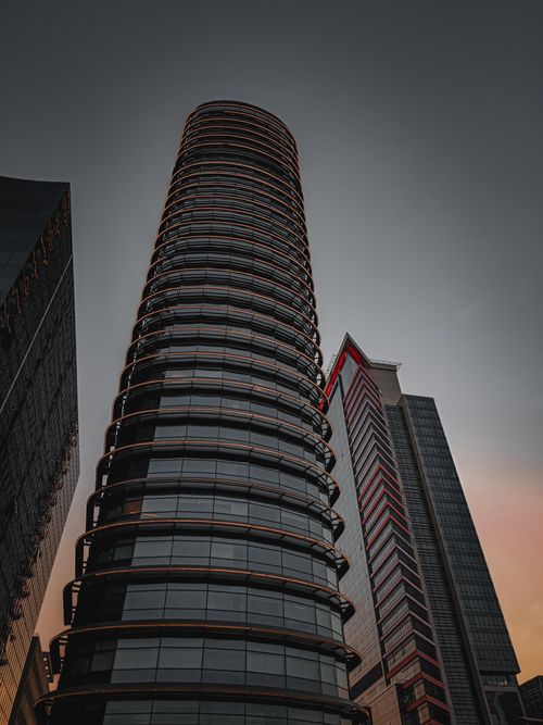 Free Captivating view of modern skyscrapers in Istanbul, Türkiye during dusk, showcasing urban architecture. Stock Photo