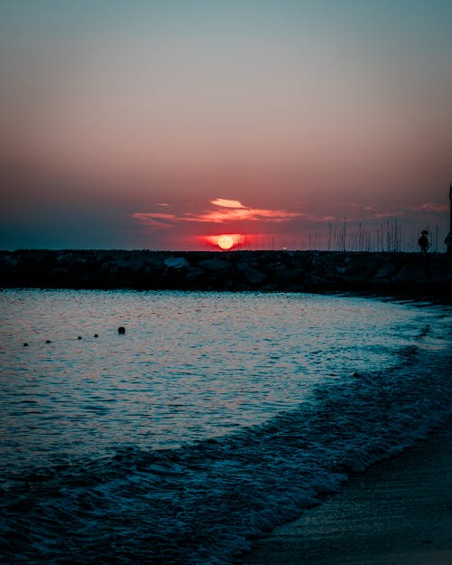 Безкоштовне стокове фото на тему «Берегова лінія, ефектне небо, Захід сонця»