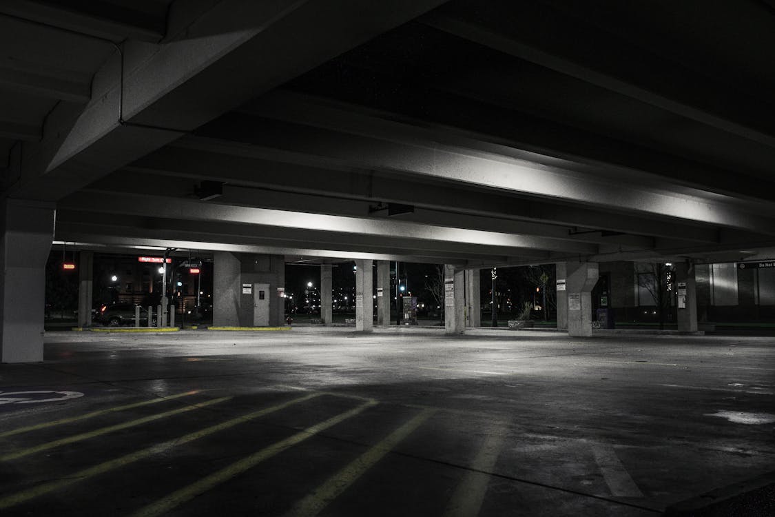▼市區停車場常常找不到停車位。（示意圖／pexels）