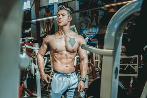 Gratis Man Inside Gym Foto Stok